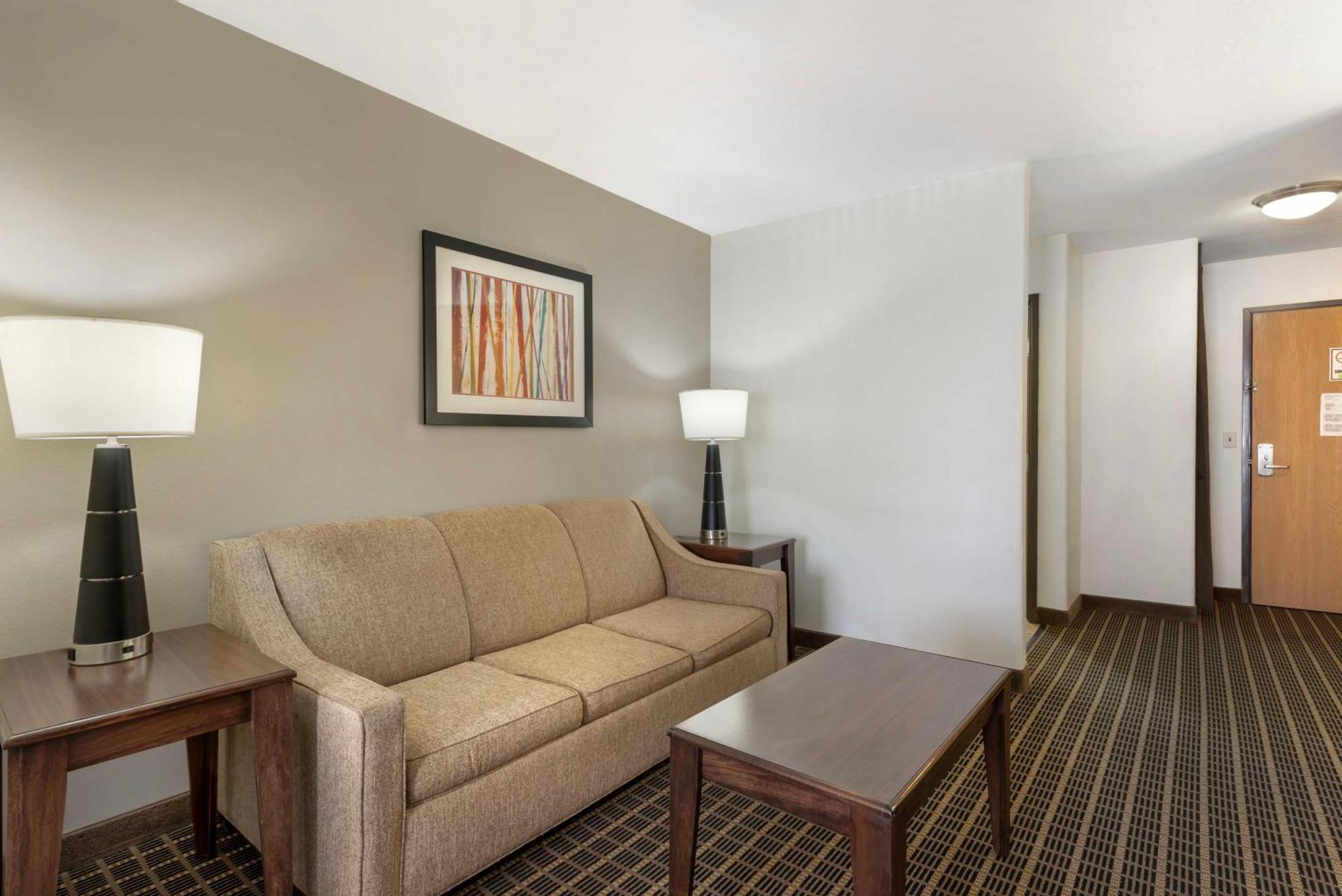 Best Western Plus Eagleridge Inn & Suites Pueblo Exterior photo